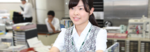 活躍する女性　写真